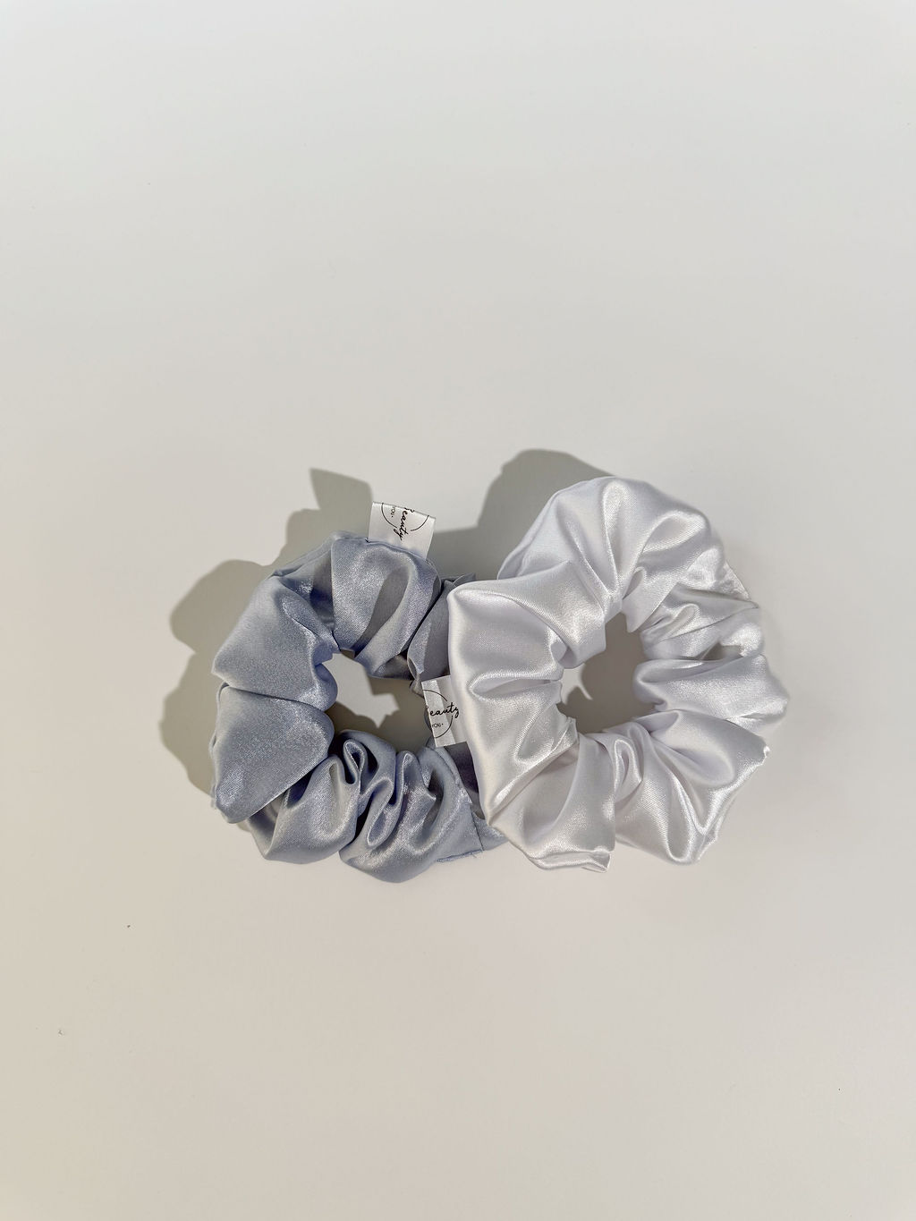 Silky - Fehér Szatén Hajgumi - Image 3